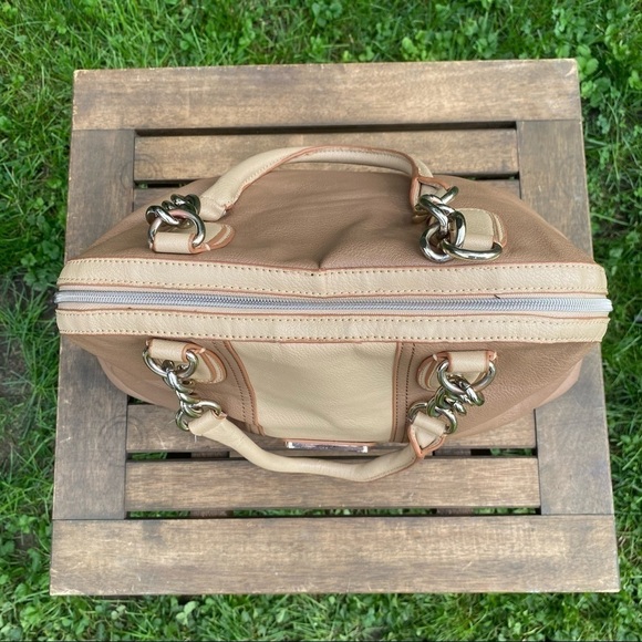 Guess Los Angeles Beige & Tan Faux Leather Purse - Picture 4 of 12